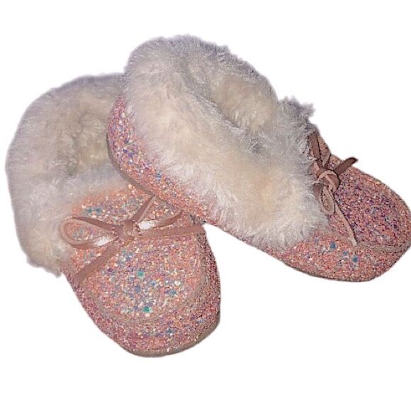 💕5️⃣for25 Cat & Jack fuzzy 👶toddlers glitter size 7 slippers - Picture 1 of 2